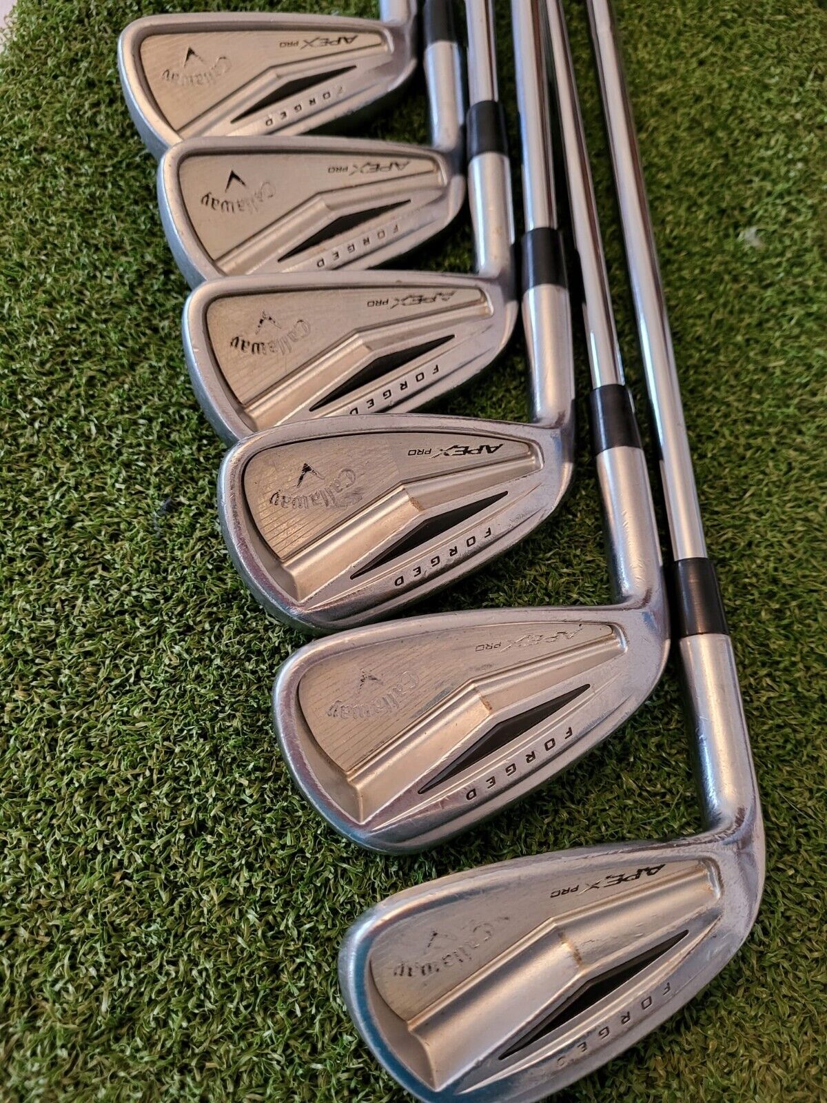 Left Handed Callaway Apex Pro 13 Forged Iron set 4-PW NS Pro 950gh Stiff Shafts